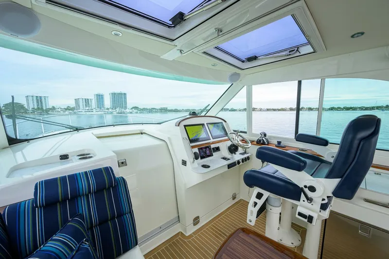 Slide: The Image of Hinckley Yachts 40X 2022 - 35