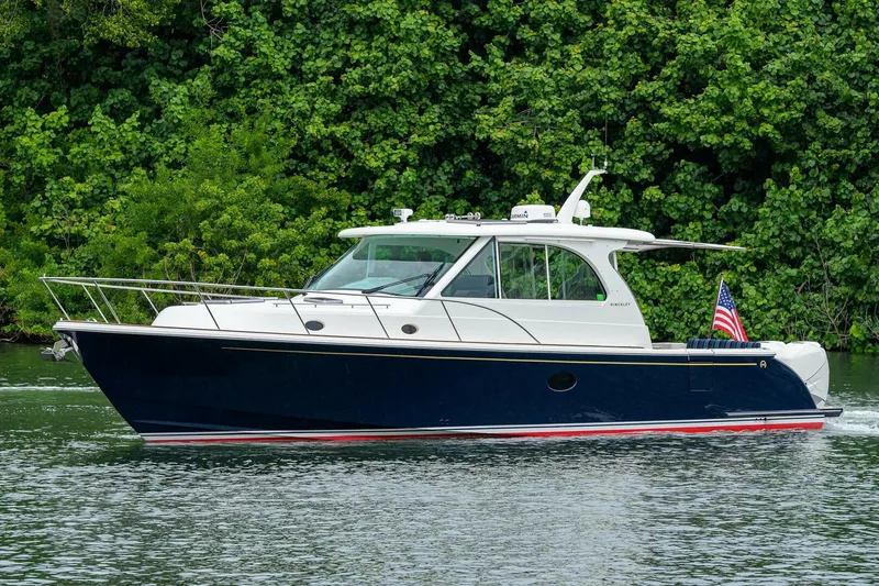 Slide: The Image of Hinckley Yachts 40X 2022 - 5