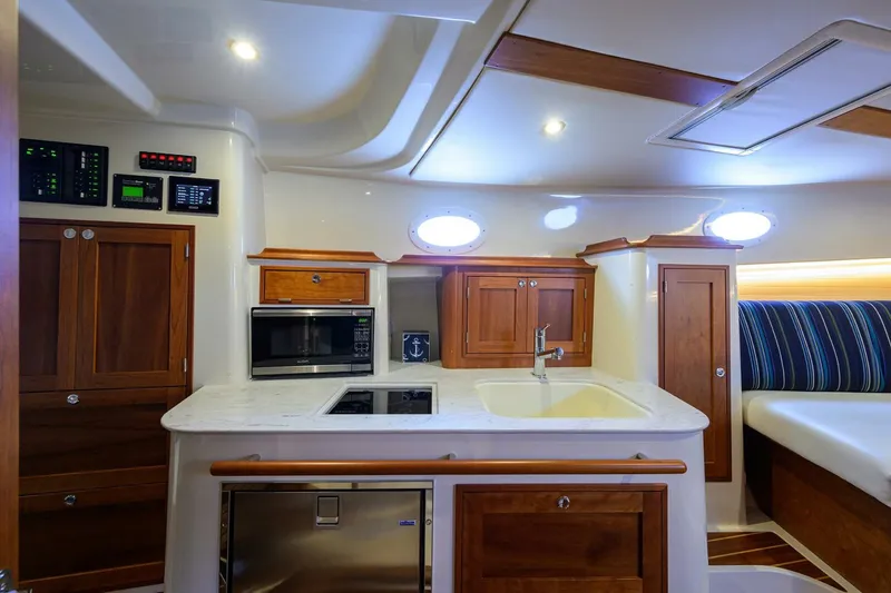 Slide: The Image of Hinckley Yachts 40X 2022 - 59