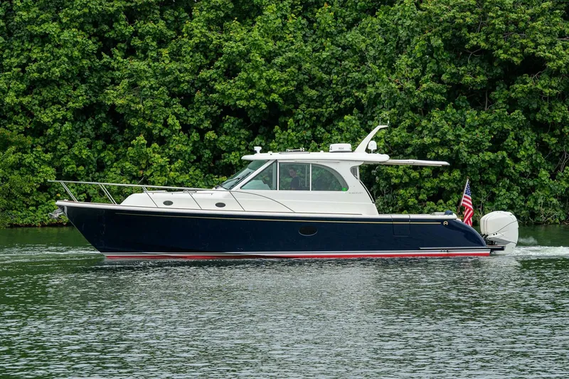 Slide: The Image of Hinckley Yachts 40X 2022 - 6