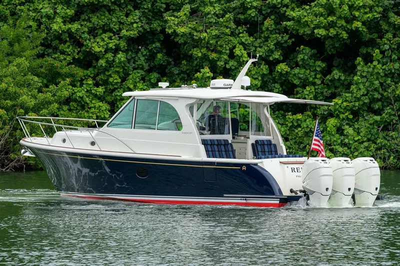 Slide: The Image of Hinckley Yachts 40X 2022 - 7