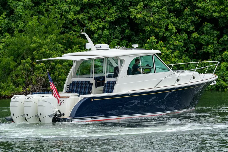 Slide: The Image of Hinckley Yachts 40X 2022 - 9