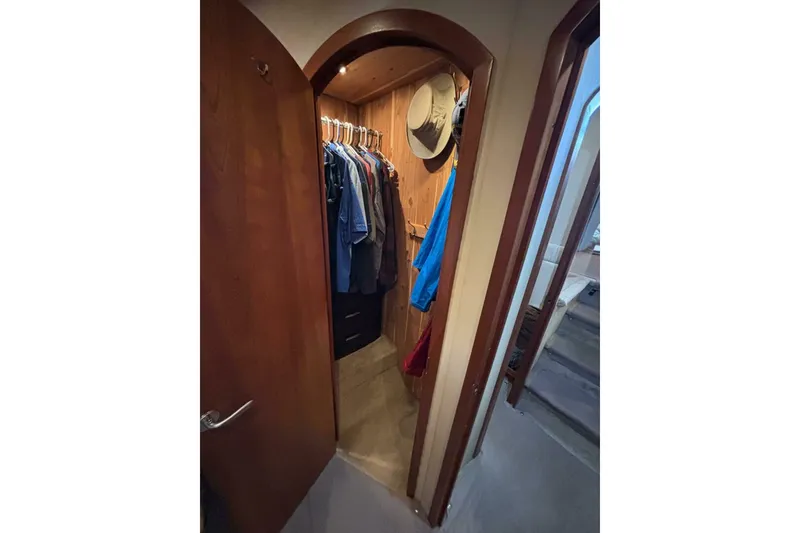 Slide: The Image of Cruisers 455 Express Motor Yacht 2005 - 18