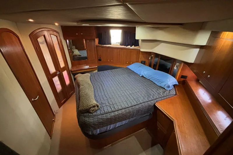 Slide: The Image of Cruisers 455 Express Motor Yacht 2005 - 19