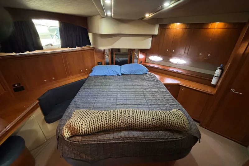 Slide: The Image of Cruisers 455 Express Motor Yacht 2005 - 23
