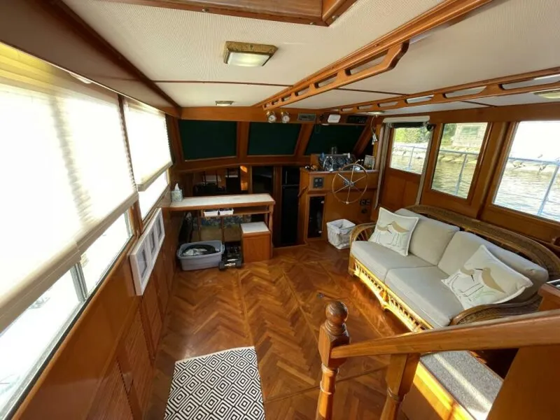 Slide: The Image of Heritage East 40 Sundeck 1987 - 10