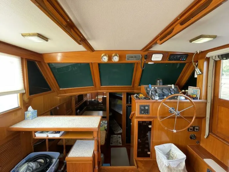Slide: The Image of Heritage East 40 Sundeck 1987 - 12