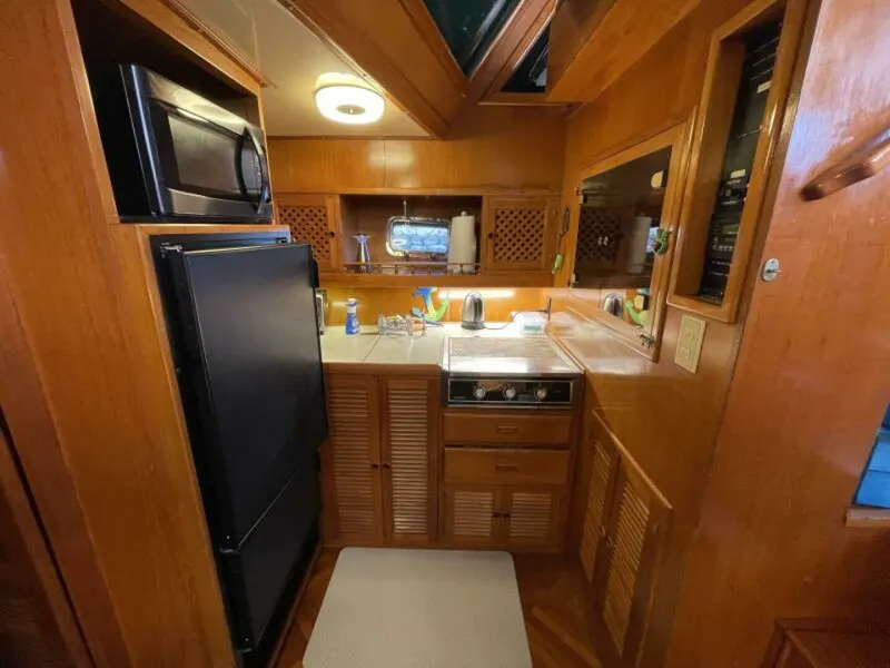 Slide: The Image of Heritage East 40 Sundeck 1987 - 14