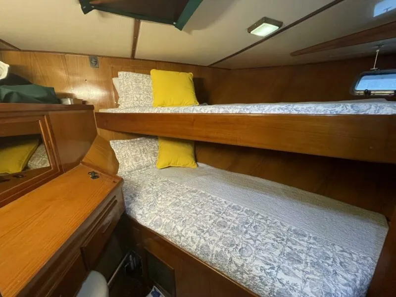 Slide: The Image of Heritage East 40 Sundeck 1987 - 16
