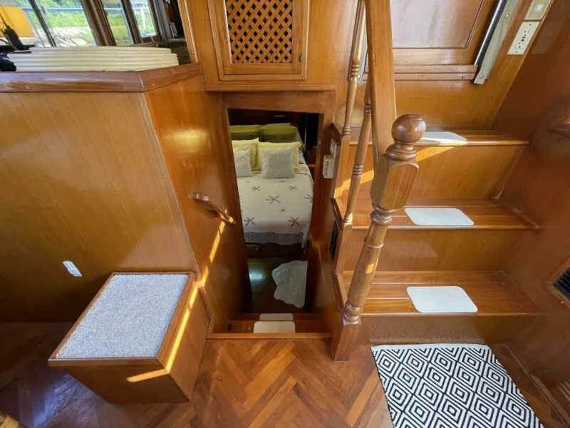 Slide: The Image of Heritage East 40 Sundeck 1987 - 19