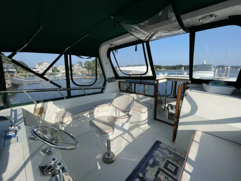 Slide: The Image of Heritage East 40 Sundeck 1987 - 5