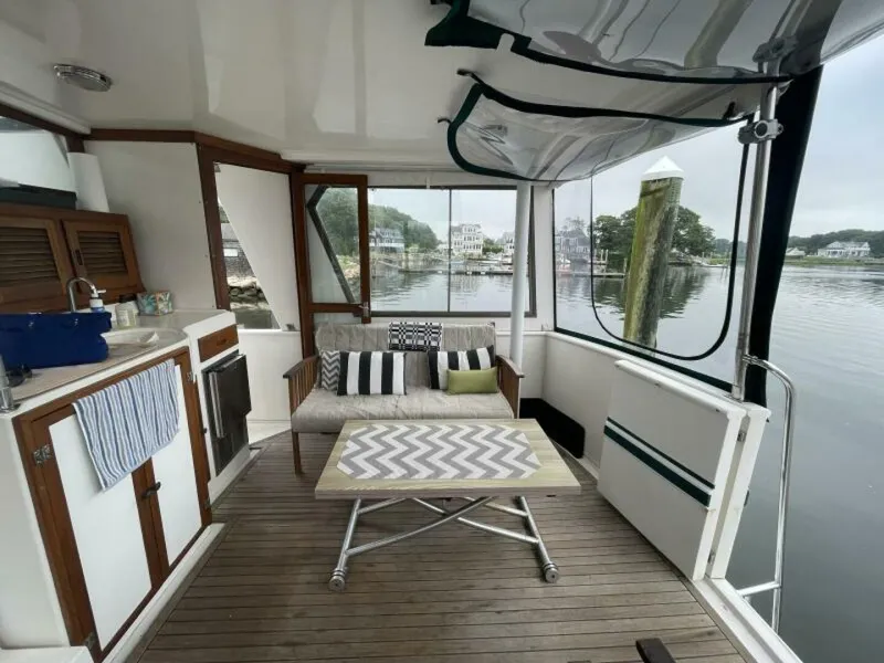 Slide: The Image of Heritage East 40 Sundeck 1987 - 8