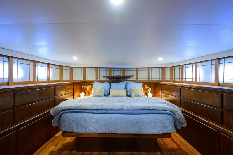 Slide: The Image of Hatteras 78 Cockpit Motor Yacht 1991 - 14