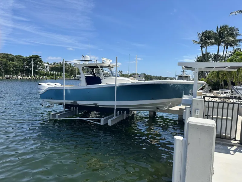 The Image of Edgewater 370CC 2020 - 0