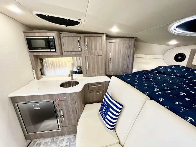 Slide: The Image of Regal 33 XO 2021 - 20