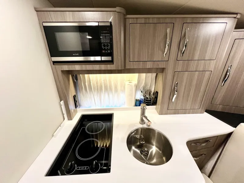 Slide: The Image of Regal 33 XO 2021 - 21