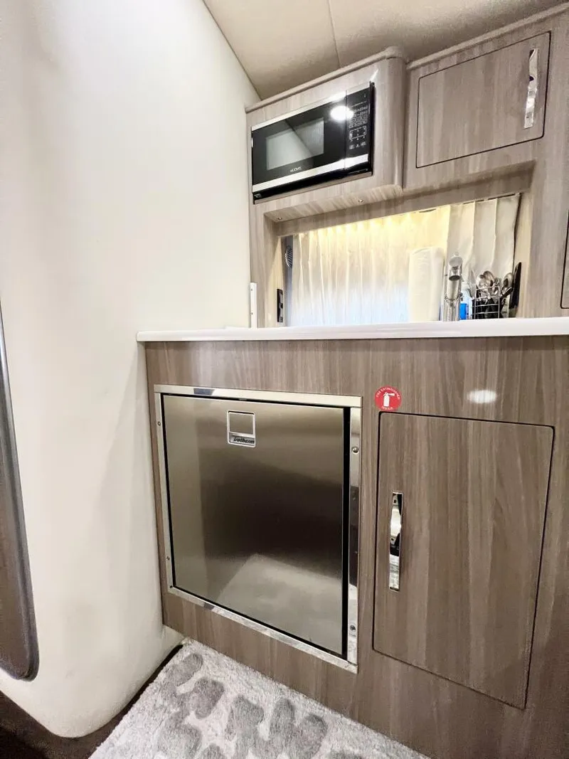 Slide: The Image of Regal 33 XO 2021 - 22