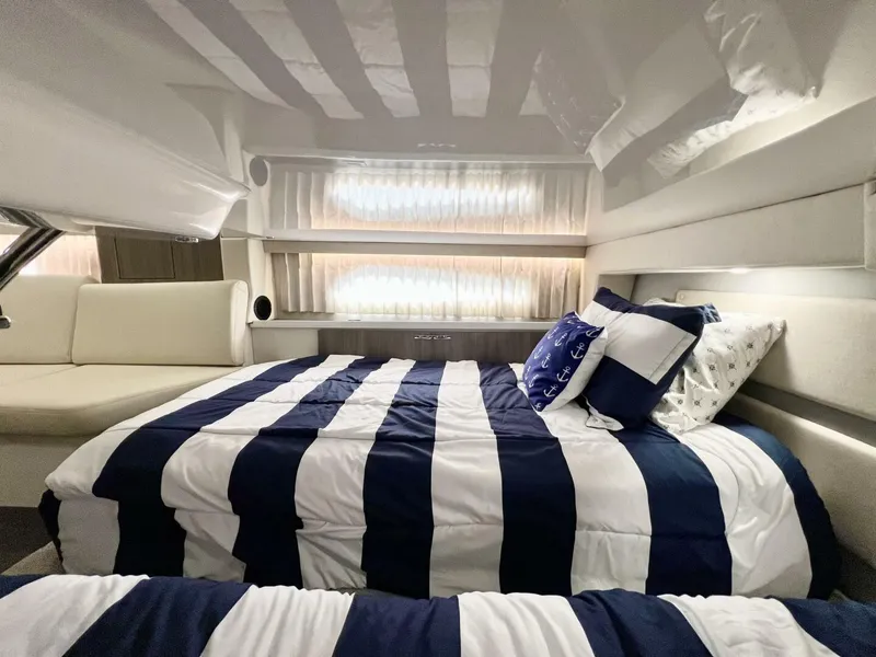 Slide: The Image of Regal 33 XO 2021 - 28