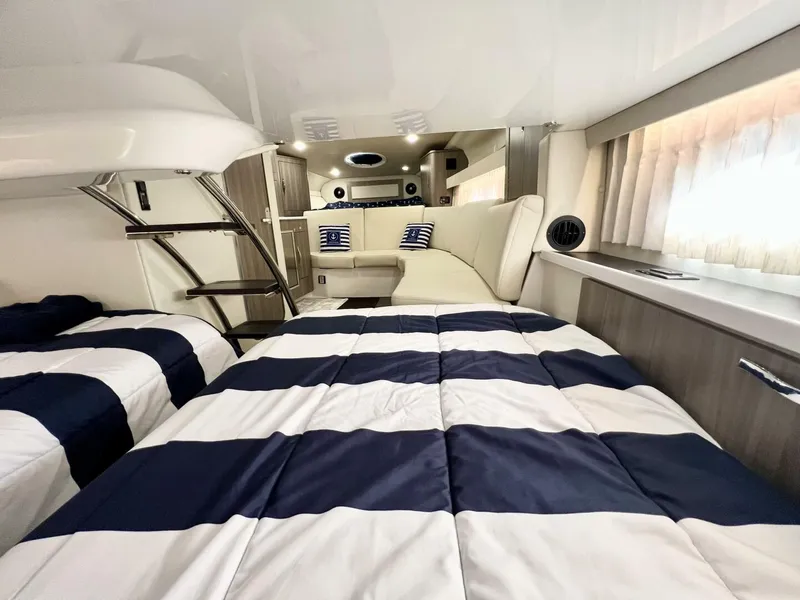 Slide: The Image of Regal 33 XO 2021 - 29