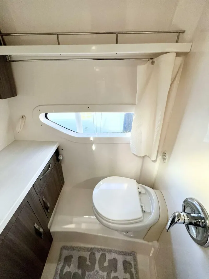 Slide: The Image of Regal 33 XO 2021 - 30