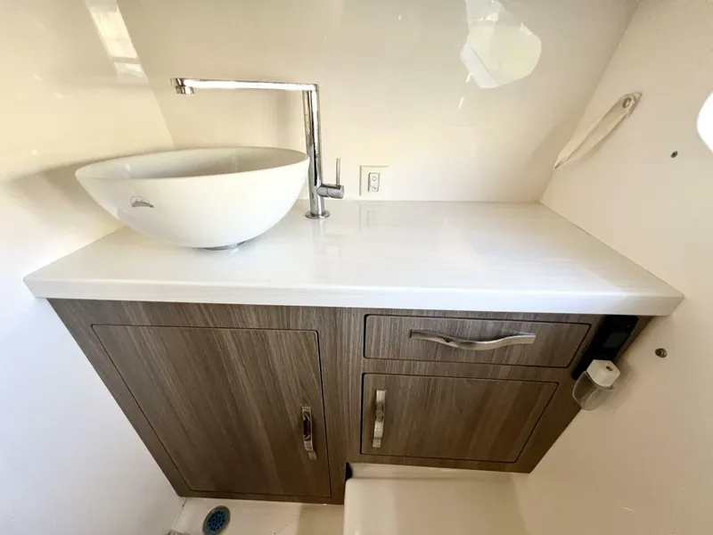 Slide: The Image of Regal 33 XO 2021 - 33