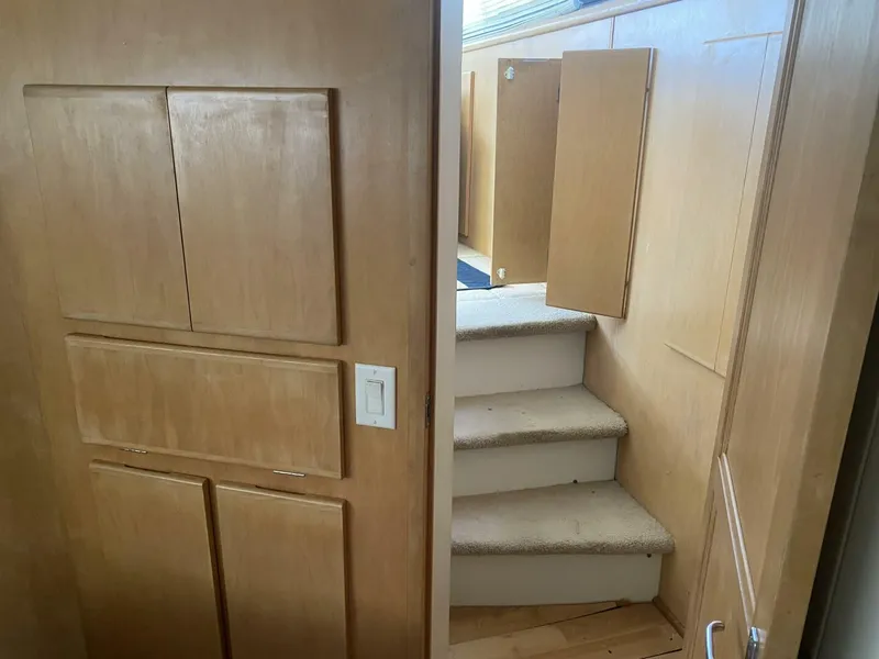 Slide: The Image of Carver Yachts 1994 - 17