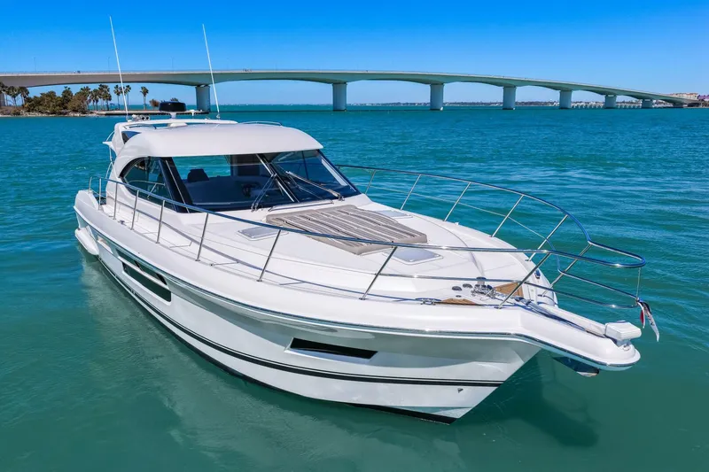 The Image of Riviera 5000 Sport Yacht 2016 - 0