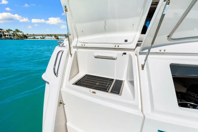 Slide: The Image of Riviera 5000 Sport Yacht 2016 - 37