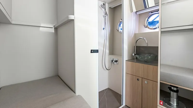 Slide: The Image of Absolute 64 Navetta 2022 - 105