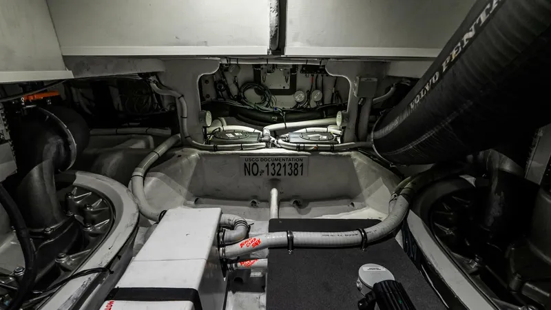 Slide: The Image of Absolute 64 Navetta 2022 - 110