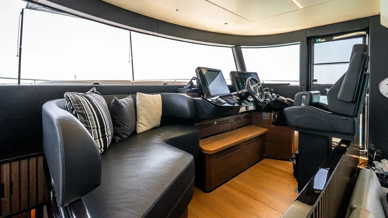 Slide: The Image of Absolute 64 Navetta 2022 - 76