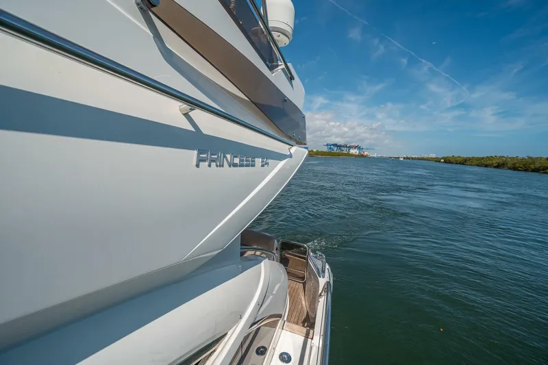 Slide: The Image of Princess 54 Flybridge 2009 - 13