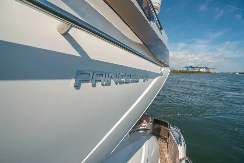 Slide: The Image of Princess 54 Flybridge 2009 - 14
