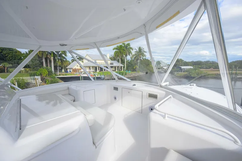 Slide: The Image of Hatteras GT63 2013 - 25