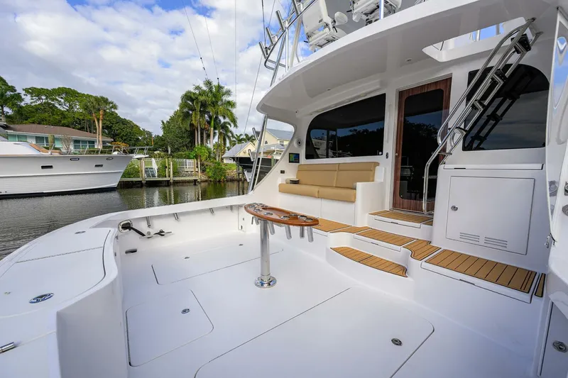 Slide: The Image of Hatteras GT63 2013 - 33