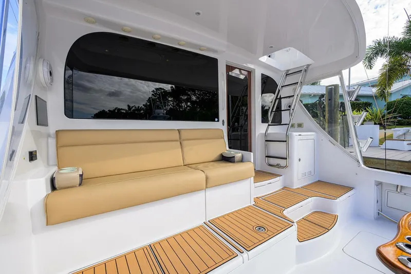 Slide: The Image of Hatteras GT63 2013 - 37