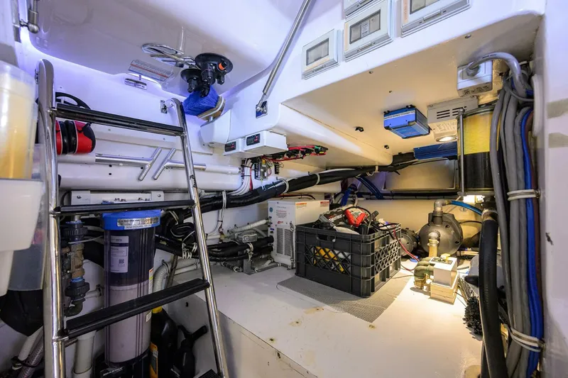 Slide: The Image of Hatteras GT63 2013 - 48