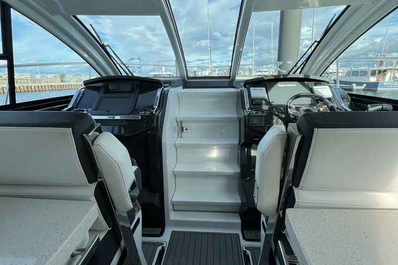 Slide: The Image of Monterey 36 Sport Coupe 2018 - 9
