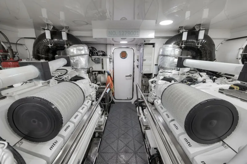 Slide: The Image of Ocean Alexander 85 2017 - 34