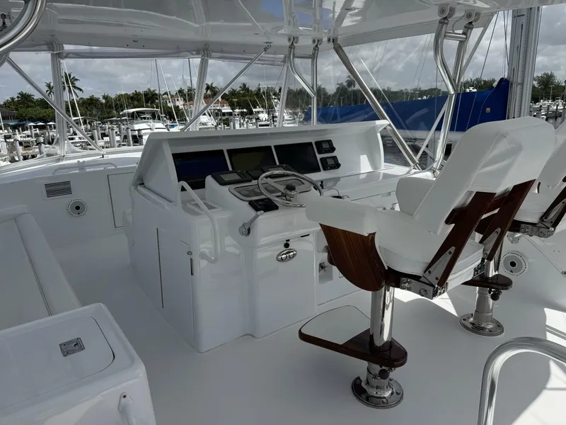 Slide: The Image of Hatteras 60 Convertible 2004 - 21