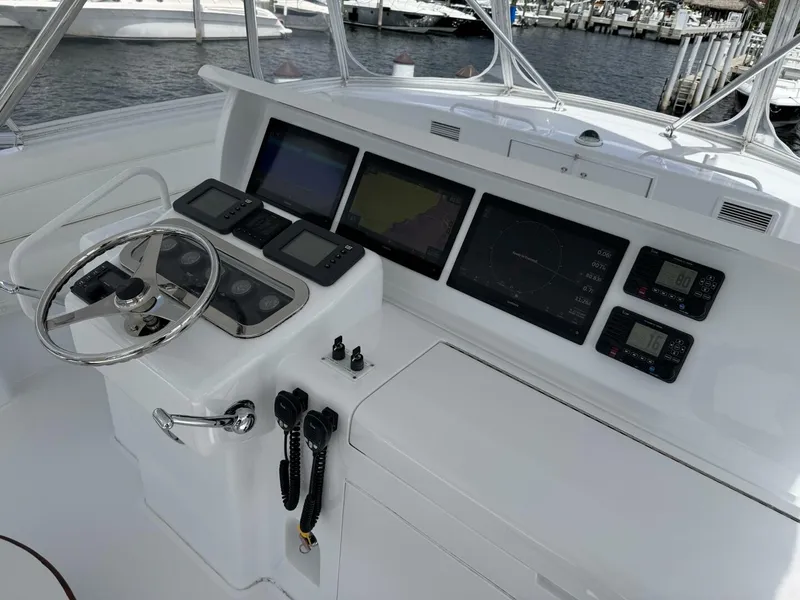 Slide: The Image of Hatteras 60 Convertible 2004 - 24