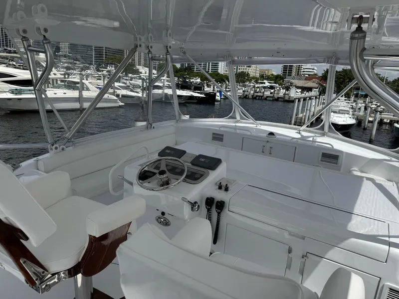 Slide: The Image of Hatteras 60 Convertible 2004 - 25