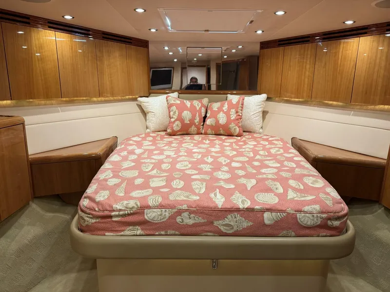 Slide: The Image of Hatteras 60 Convertible 2004 - 28