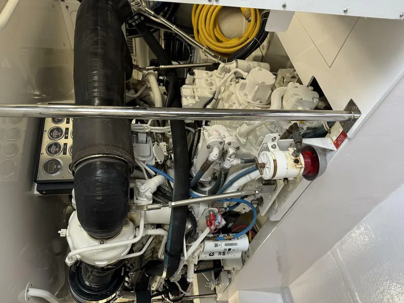 Slide: The Image of Hatteras 60 Convertible 2004 - 36