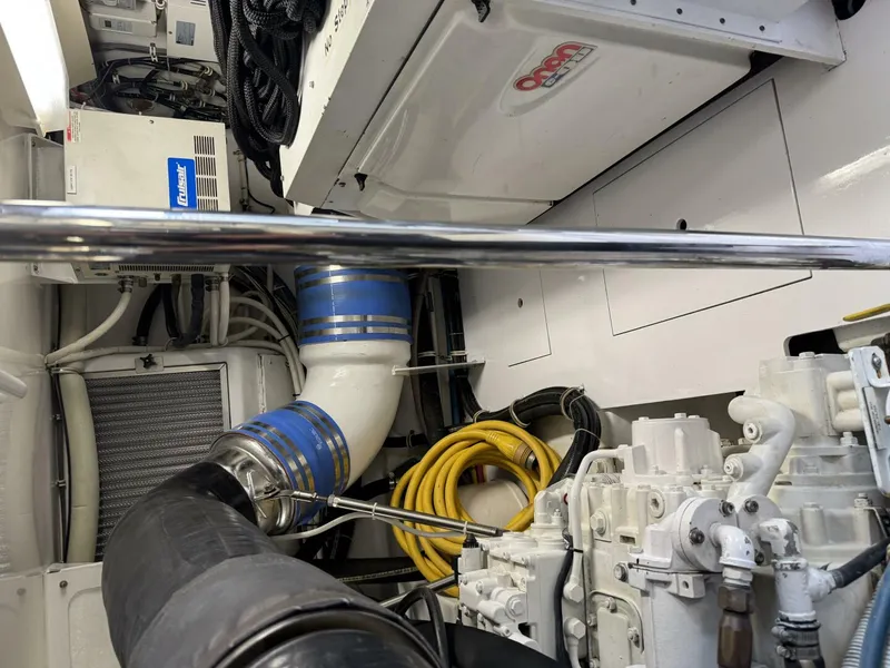 Slide: The Image of Hatteras 60 Convertible 2004 - 38
