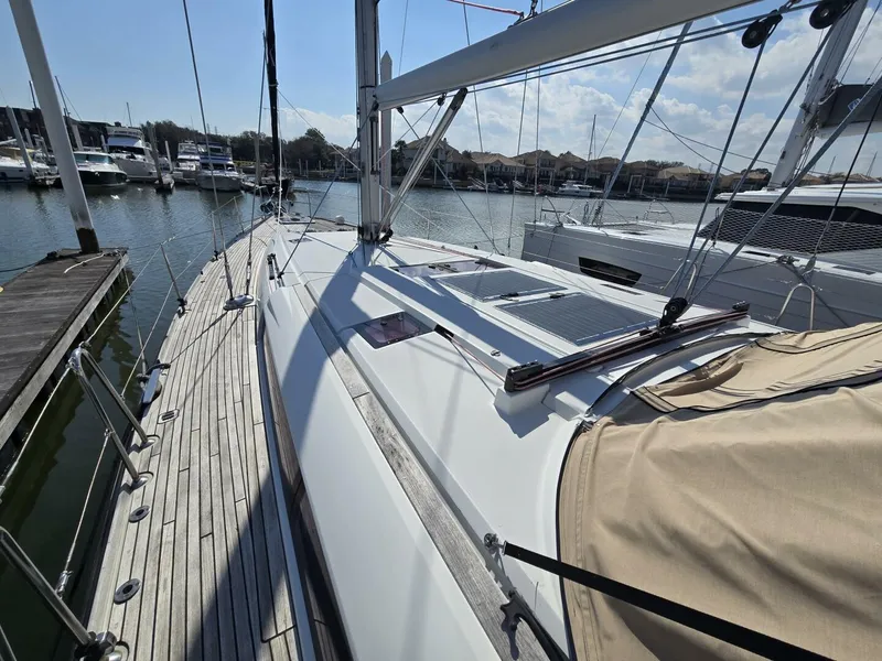 Slide: The Image of Jeanneau 509 2012 - 27