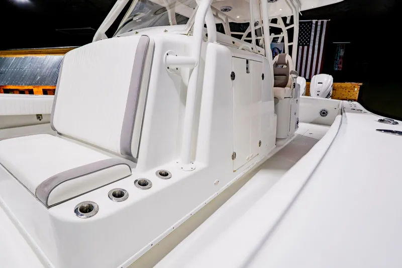 Slide: The Image of Yellowfin 39 Offshore 2012 - 16