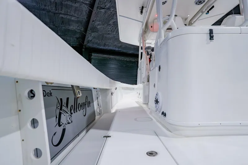 Slide: The Image of Yellowfin 39 Offshore 2012 - 29