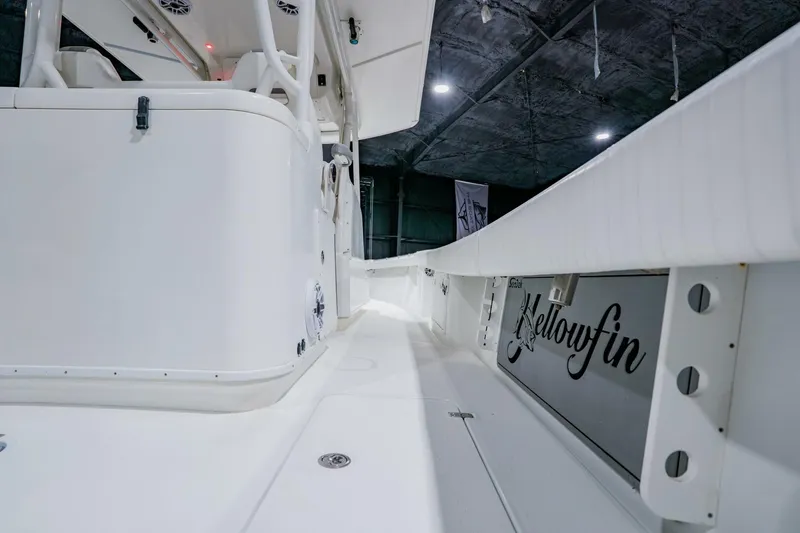 Slide: The Image of Yellowfin 39 Offshore 2012 - 30