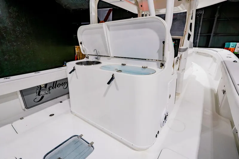 Slide: The Image of Yellowfin 39 Offshore 2012 - 32